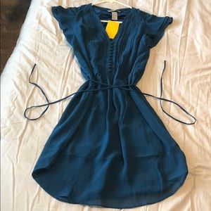 Short blue dress